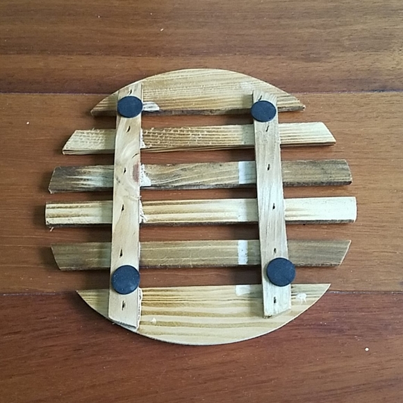 🔴NWOT Wood trivet. One size. - Picture 2 of 3